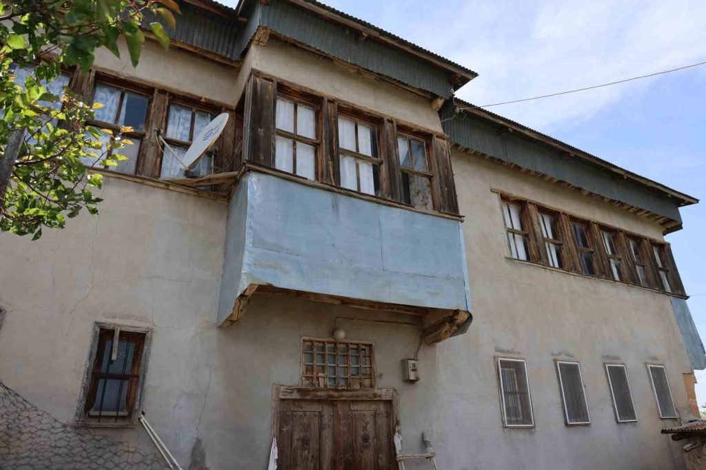 Elazığ’daki “Kırk Kapılı Konak” Tarihin Sessiz Tanığı Olmaya Devam Ediyor